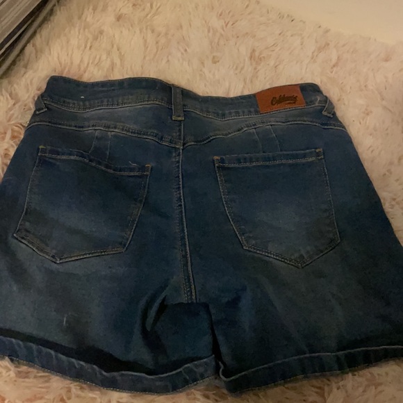 Size 7 ( size 7 on the listing wasn’t available) - Picture 3 of 3